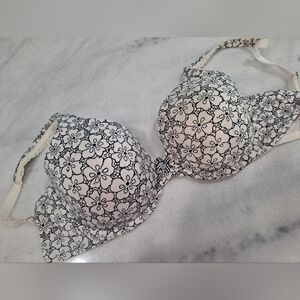 Floral Lace Women's - Black and White T-shirt Bra. 34D.  Rhinstone Detals